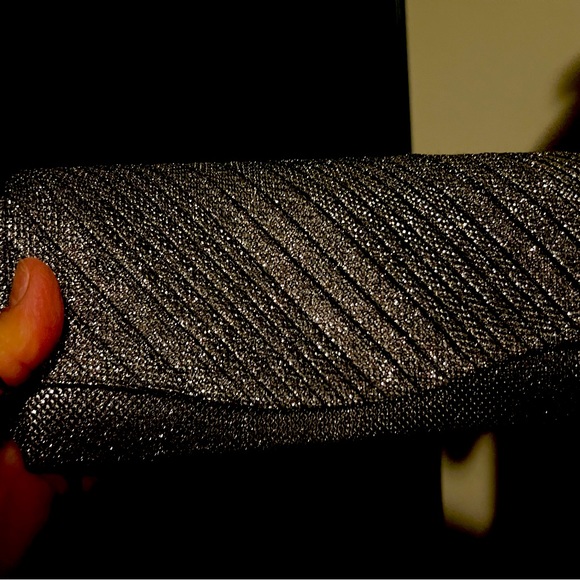 Silver evening bag. - Picture 1 of 3